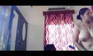 Một cậu bé đáng kính đã gặp một cô gái tốt, và đã tình nguyện đi nhà của mình. Tuy nhiên, ông cũng ở lại uống trà, bởi vì anh ta thực sự thích cái mông của một duyên dáng vẻ đẹp, những người không cảm thấy mệt mỏi của việc tán tỉnh và cô gái quyến rũ. Nói chung, các tán tỉnh hóa ra là rất sáng, và sau đó các vui mừng cô gái chỉ cần lấy một người bạn mới bằng tay và kéo anh ta lên ghế. Trước hết, các mở cúc quần của cô và bắt đầu bóp và séc nhất ban thủ dâm dương vật, ngồi đi với cô, cô môi. Anh hùng của chúng tôi thậm chí không cần phải làm bất cứ điều gì, anh ta chỉ cần thư giãn và bắt đầu thưởng thức những gì con mèo này đã làm. Cô quản lý cởi quần áo mà không cần loại bỏ dương vật từ miệng và sớm đã sẵn sàng không chỉ để hút, nhưng cũng có thể để yên đối tác của mình để đi chơi với niềm vui của cô mạnh mẽ cụ. Này animator yêu để thay đổi vị trí mỗi phút, bởi vì nó rất đẹp.