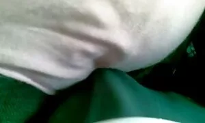 Một con búp bê trong một áo sơ mi trắng, đặt tinh trở lại cái lỗ của một thằng khốn người bạn trong một phim sec nhat ban 18 chiếc mũ cao bồi, người ép sữa từ hậu môn của cô.