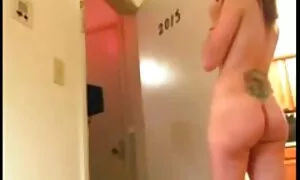 Các cô gái đã lâu đã làm việc như một người giúp việc trong một nhà giàu và biết tất cả những đam mê của chủ sở hữu. Bây giờ bà đi mua sắm và sẽ đi trong bốn tiếng, bạn nên nhanh chóng nắm lấy cơ hội và chơi với các chủ sở hữu trong tình dục. Đó là lý do tại sao em bé đặt trên một bẩn thỉu nho nhỏ của cô gái ăn và thả cô ngực to. Tiếp tục coi phim sec nhat ban đi xung quanh nhà, giả vờ bụi. Nhưng trong thực tế, nó chà xung quanh người đàn ông, chứng minh rằng ông đã sẵn sàng để làm tình. Cuối cùng, ông sụp đổ và của ông thẳng xuống cổ họng của mình. Đây thực sự là một bậc thầy về thổi kèn. Nhưng trong lòng biết ơn, các cô gái, cầu để đưa anh ta một chặt chẽ.