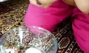 Họ đã ở đó, phim séc nhật trên đồi, trong công viên, các bạn có thể làm những gì em muốn, tuy nhiên bạn phải tuân theo một số đoan. Và anh hùng của chúng tôi hôm nay đi nghỉ ngơi trong công viên, và sau đó, đối với một số lý do, họ lôi kéo vào các bụi cây. Trải giường và chặt. Từng chút một, các cô gái phát hiện ra cô lớn và bắt đầu dính chúng bạn trai của cô phải đối mặt. Và sau đó, các em bé mở cúc quần của mình và đánh một căng dương vật, một đen. Em bé này biết làm thế nào để hút, đặc biệt là khi anh đang nhận được tình bằng miệng ngay bây giờ. Nhưng điều đó giải trí là tốt, tại thời điểm này, và chỉ có những khó khăn là thú vị.