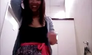 Nó đẹp để đối phó với nhộng, đó là lý do tại sao anh hùng của chúng tôi đã chọn một rất trẻ nhộng cho vui. Các cô gái thường muốn trông già và rất vui để làm điều tốt nhất của họ để fuck chỉ có người đàn bà. Sau đó, thời gian này, vẻ đẹp không ép buộc mình để thuyết phục, nhưng ngay lập tức đi đến hôn cô ấy, anh bạn. Tất nhiên, bàn tay của mình đã sớm dưới phjm sec nhat ban màu áo của mình, bởi vì những người tuyệt vời ngực chưa hoàn toàn thành. Nó là quá tốt đẹp để vuốt ve những mềm hồng núm vú, và nó sẽ được tốt đẹp để có một số vui vẻ với các cô gái của bướm. Đây là một niềm vui tuyệt vời mà dẫn cô gái không thể tưởng tượng một thỏa thích: cô ấy sớm chảy và không muốn rời khỏi kẹo cho sau này. Đương nhiên, các thành viên của các người đàn ông đã được cảnh báo cho một thời gian dài, vì thế bà chỉ có phải lên cao hơn và nhanh chóng đưa ra nước và gợi cảm lỗ ở công cụ.