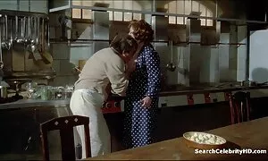 Sáu xây dựng trẻ biến mất, liếm phim sec nhất ban nắp của một người nga, mẹ, và ông ta hài lòng với một chàng trai, thổi kèn.