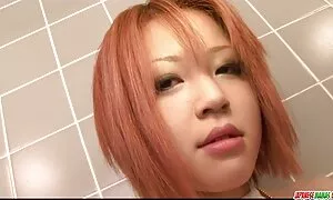 Người phụ nữ trẻ quyết định tham gia vào khiêu dâm. Cô đã cho thấy cơ thể mình và cảm thấy mông đàn hồi. Để quay phim, cô ấy khá đầy đủ và các khách hàng đầu tiên đặt một dương vật trong miệng. Sau một chút, thổi kèn, các cô gái có được trên bốn chân và xô đẩy một dương vật vào trong âm hộ của cô, chỉ cần di chuyển chặt dây thừng. Các phim sec nhat bsn con trai cô bị ung thư trong một thời gian dài, không thể tách rời khỏi cơ thể trẻ. Ông để lại cho cô nằm trên giường, choáng váng bởi một cơn cực khoái.