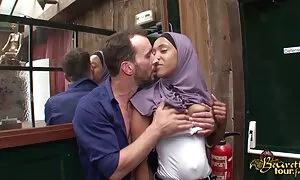 Một vắt sữa vận động viên hút thân của hai đồng tính trong phim sec nhat ba phòng tập thể dục và họ sắp xếp cho một người phụ nữ đa mông.