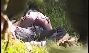 Hai người bước vào một quán cà phê đường cho một ly bia. Đây chỉ là một trong số họ theo súng của một cô gái tóc vàng ai ngồi gần bàn và insolently người với sự quyến rũ của mình. Vì vậy, nếu cô ấy đang ở với một người đàn ông? Điều này không ngăn sec nhatban cản đẹp từ tất cả các cô ấy quyến rũ, được thoát khỏi ngực và chân của mình. Và bây giờ các cô gái quản lý để vượt qua số điện thoại của cô. Vâng, những gì một cơ hội thuận tiện để có quan hệ tình dục với một cô gái tuyệt vời, không nên bỏ qua. Rất sớm, các cậu bé chạy về nhà và tìm thấy các cô gái khỏa thân. Nó là rõ ràng rằng ông đã tắm rửa và thủ dâm trong dự đoán của một buổi tối tuyệt vời. Này biến cả hai trên và bắt đầu như vậy đam mê tình dục rằng bạn sẽ không nhìn thấy trong nhiều hơn một bộ phim khiêu dâm. Chúng trói họ gần như đã phá vỡ giường. Các cô gái tóc vàng trông rất tốt mà ngay cả những hư hỏng nhất kẻ lăng nhăng sẽ có ngủ với cô ta.
