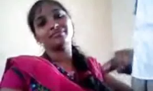 Ngay sau khi chồng đi làm, một cô gái trưởng thành trong một ngủ phim sec dit nhau nhat ban mời một người hàng xóm đến thăm, người dính vào nhà bếp, phụ nữ và thuyết phục cô ấy, để đi đến Cooney.