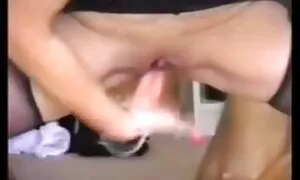 Cha của cô dâu trông giống như một loại người lính là người quan trọng để giữ cho con gái mình vô tội và đưa cô an toàn xuống hội trường. Vì vậy, ông ta thuê riêng một chiếc limousine cho em bé và đã tự mình như một người bạn đồng hành. Vâng, đó là một sai lầm lớn, bởi vì một thanh niên đẹp trai đang ngồi sau tay lái của xe, người rõ ràng thích dễ thương. Và cô, như các bạn biết đấy, không thể bỏ lỡ một chàng trai độc thân, như vậy là không lây lan của cô đáng kinh ngạc chân trước của anh ta. Đương nhiên, điều này pháo đài nhanh chóng rơi: các người đàn ông đẹp trai dừng xe và nói với các cô gái đó đã có giao thông trên đường. Well, kể từ khi tất cả mọi thứ như vậy là đầy đủ của chiếc xe, sau đó bạn có thể dành một chút thời gian hữu ích, đó là đồ chơi lớn trong miệng của cô dâu. Cô ấy sẽ rất hạnh phúc để có niềm vui với điều này nóng cụ và không chỉ cần lấy nó bằng cách má. Thực phim sec nhat pan tế là các trụy muốn nuông chiều âm đạo của cô và cô ấy và hiếu khách mông trước khi cưới.