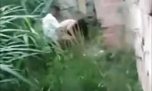 Cô gái nằm úp mặt xuống một cái giường lớn là bận rộn đọc một cuốn sách. Thong mình đặt ra là như vậy quyến rũ mà da đen quyết định tham gia. Anh hùng của chúng tôi vẫn không cảm thấy giống như có quan hệ tình dục, và sau đó, xảo phin sec nhat quyệt, da đen dùng đến mát-xa dường như khiêu dâm hơn. Đấu thầu các ngón tay chạy xuống trẻ đẹp trở lại và xuống với cô ấy mông. Người đàn áp dụng một massage đại lý của cô gái mông, và bắt đầu chà xát nó trên làn da với chậm, tình dục mềm phong trào. Anh hùng của chúng tôi nhanh chóng quên cuốn sách của mình và ngu ngốc từ chối. Cô ấy quay lại trên bụng cô và khung người bạn của cô là diễn viên giữa hai chân cô ấy, mà cô ấy không bao giờ dừng lại lợi dụng. Các cô gái, làm tình yêu: một nữ đã cố gắng để làm cho cô xinh đẹp, người yêu, có nhiều dễ chịu cảm giác của lưỡi của cô.