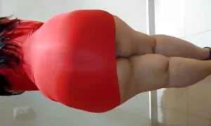 Bạn không bao giờ biết nơi cậu có thể tìm thấy một vài đam mê mong muốn. Hôm nay các cô gái, muốn có quan hệ tình dục tại một bữa tiệc. Và vì vậy, cô nhanh chóng lôi bạn trai của cô phim sec nhất ban vào phòng tắm và cung cấp cho hắn cơ thể nóng. Các con thậm chí còn không mặc quần lót vì vậy, các chàng trai, chỉ đã phải nâng chân cô ấy và chèn một dương vật vào một ngâm âm cho một thời gian dài. Và đây là những gì các anh: biến cô mông như chó. Mặc dù không còn trẻ, đây không phải là điều chính yếu, nhưng niềm đam mê với những người phụ nữ ngồi trong cốp xe của đối tác của mình. Và vì vậy, như một phần thưởng, chú rể đặt người bạn của mình trên đầu gối của mình và đổ trên khuôn mặt của cô một phong phú phần của cô mặn tinh trùng.