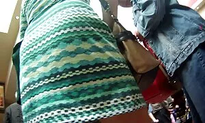 Cô dâu với phim sec nhat pan bánh ngọt và lớn trong văn phòng đã cởi quần áo của họ, và có trên chiếc ghế dài để có tình dục bằng miệng.