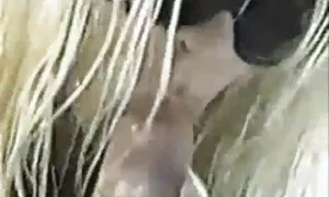 Các con bò cái đã sống trong cùng một căn hộ như chị gái mình, và chồng. Không ngạc nhiên họ đã một mình, đôi khi. Nhưng hôm nay em bé chỉ bị rơi chuỗi, rơi trong phòng của cậu bé và đưa cho anh ta một cơn cuồng loạn, nếu như một số loại trộm đang phá cửa. Vâng, những đứa trẻ nhanh chóng đưa vào quần của mình, nắm lấy một thanh mạnh mẽ hơn và đã đi kiểm tra. Trong khi đi phim sec nhat ban khong che dạo, em bé đã không lãng phí thời gian, nhanh chóng cởi quần áo và trượt dưới tấm chăn. Bây giờ rõ ràng là nó chỉ là một thủ thuật để được vào giường của giáo viên. Vâng, ông không chuyển xuống như một ngọt ngào chuyện với một phụ nữ trẻ xinh đẹp. Đầu tiên, nam ngạc nhiên gái trẻ, và sau đó đưa cho cô tất cả sức mạnh để đầu hàng ngài tăng cường công cụ. Thổi kèn là sự khởi đầu tốt nhất để thực và đam mê tình dục. Hóa ra mulatto là nóng hơn ở trên giường với em gái của cô.