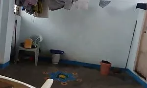 Một mảnh Ả rập với một con số đẹp của cô gái và ngọ phim sec sinh vien nhat ban nguậy cô mông trong những hướng khác nhau ở phía trước của các webcam.