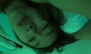 Các cô gái đã lấy một câu chuyện tình yêu và bây giờ là đọc nó, mơ của nhất đồi trụy cảnh giường. Cô tưởng tượng mình ở nơi của những nhân vật chính, người cư xử như vậy đồi trụy với người yêu của mình. Đây, bé đã hoàn toàn đắm mình trong giấc mơ của mình, và những giấc mơ trở thành sự thật. Vì vậy, cô ấy nắm lấy trẻ sec ten nhat ban dương vật của đàn ông và vuốt ve nó giận dữ để chuẩn bị cho một cuộc phiêu lưu thú vị. Những hoạt động này thu hút vẻ đẹp quá nhiều rằng cô ấy nằm trên giường và mời người đàn ông để tiếp cận cô ấy âm đạo. Và ông hóa ra lại là một người rất hào hiệp và có tay nghề người yêu, bởi vì ngày hôm nay, cô sẽ có một người đầu tiên của cô cực khoái vào ban đêm. Cô ấy là hạnh phúc với các màn dạo đầu, nhưng muốn cho cô ấy đối dễ chịu cảm giác của ngựa và một tuổi. Đúng là một thời gian dài em bé được không đủ, bởi vì nó bật trên một lần nữa và muốn làm tình với cô.